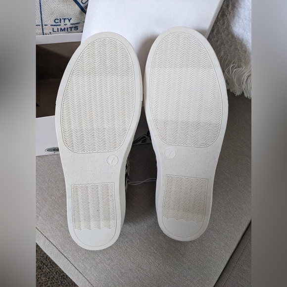 Women’s Snakeskin slip on shoe - Picture 4 of 5